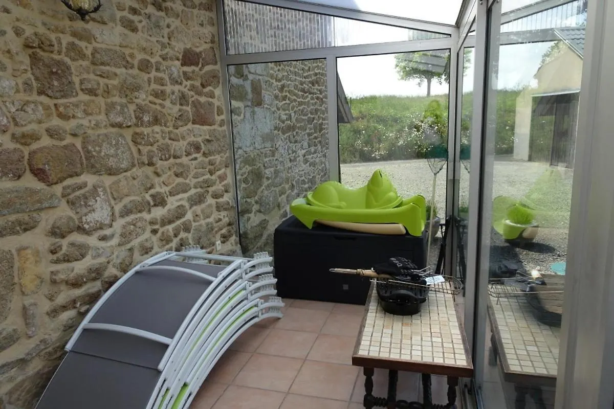 Gite De La Guinchere Saint-Georges-de-Reintembault 0*,
